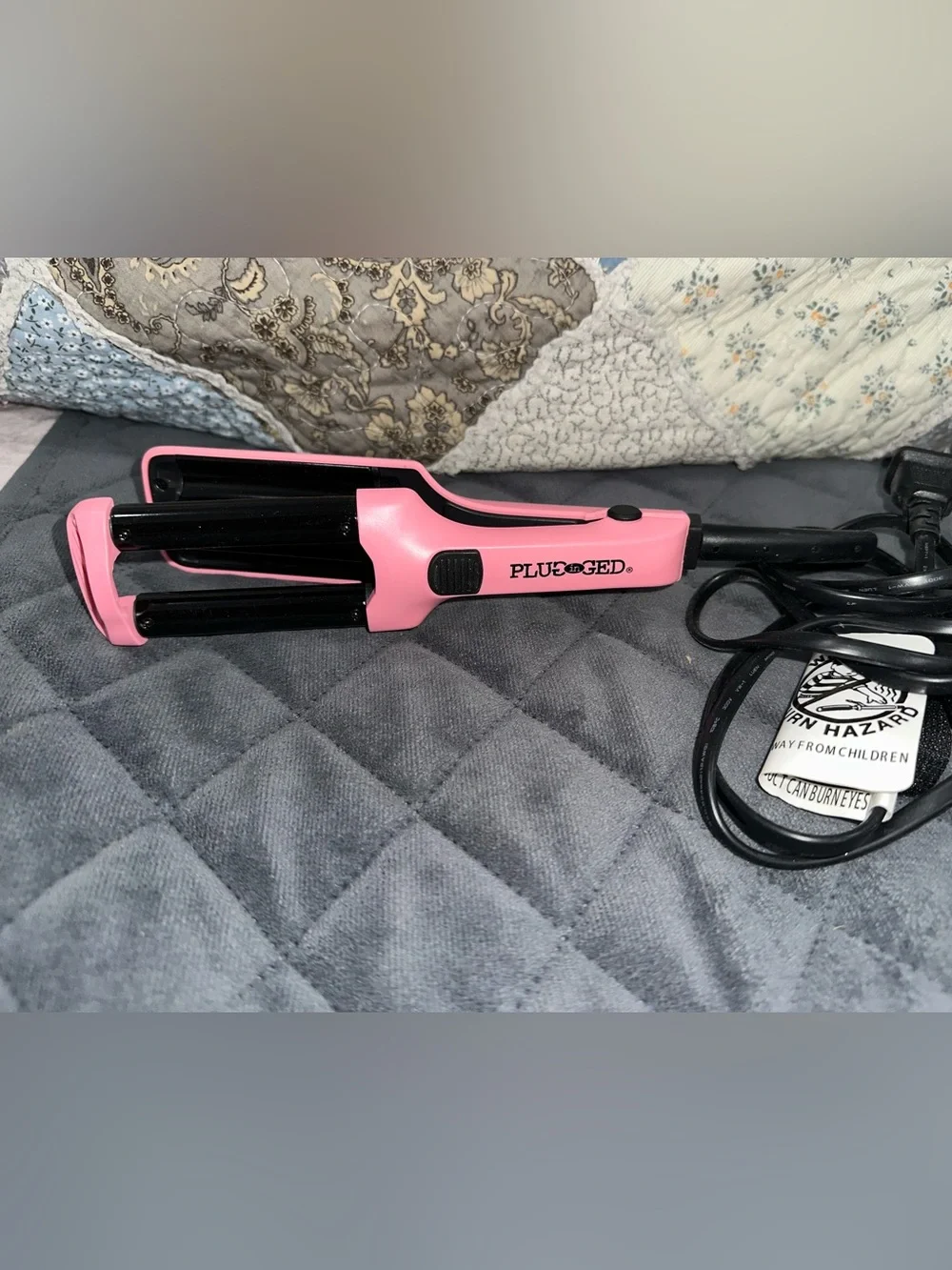 Mini Pluggd Pink Hair Crimper